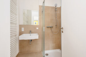 Badezimmer mit Dusche