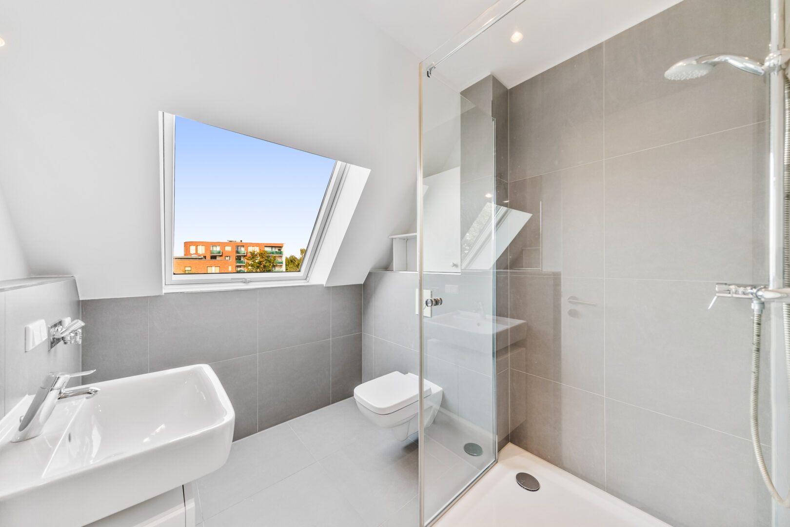 Badezimmer mit Dusche