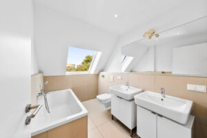 Badezimmer mit Badewanne